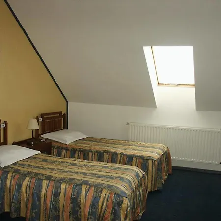 Otel Astra 2*